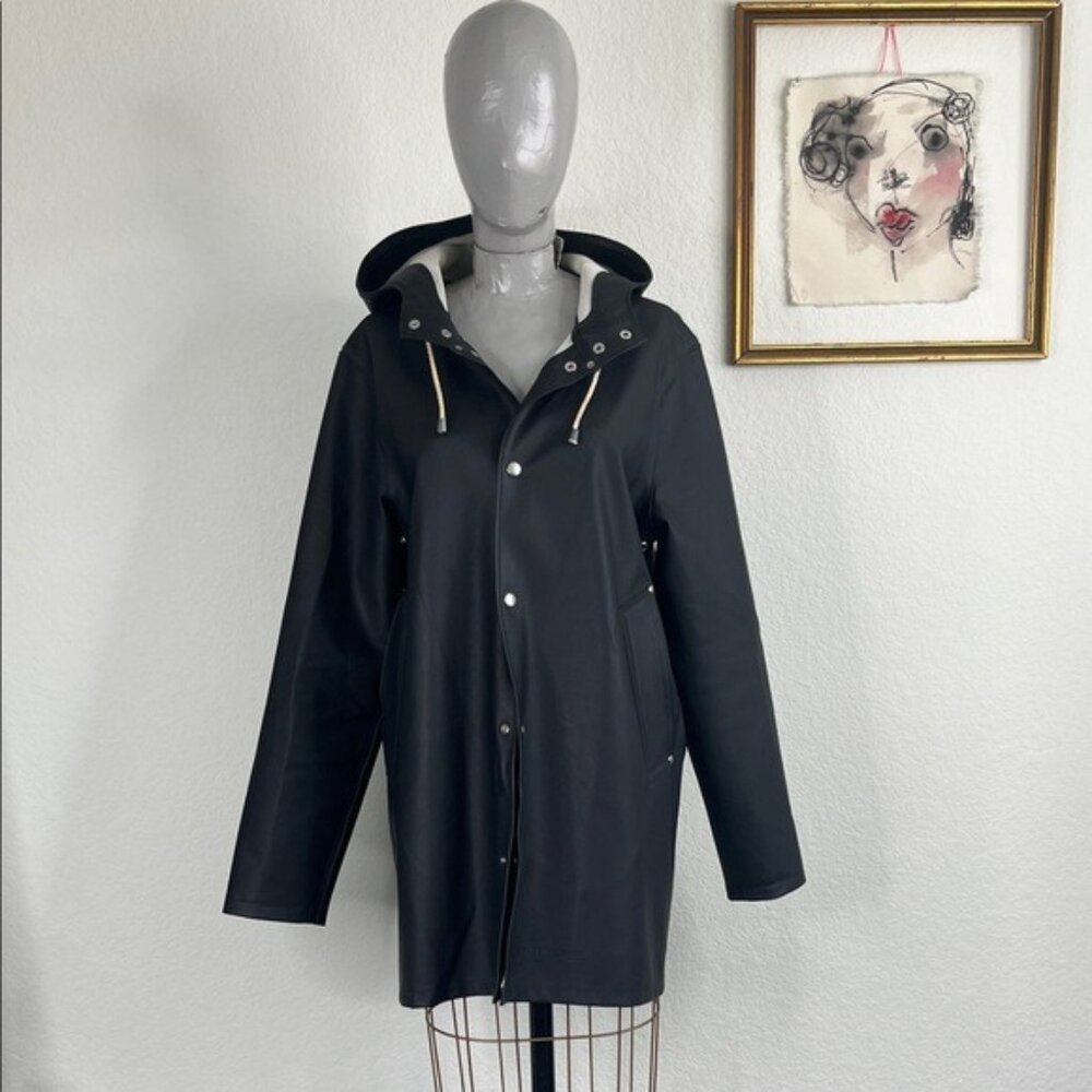 STUTTERHEIM Mosebacke Lightweight Hooded Raincoat Embossed Snaps Hoodie